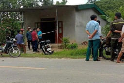 Pháp luật - Người đàn ông gục chết trên giường, bên cạnh có 2 con dao nhọn