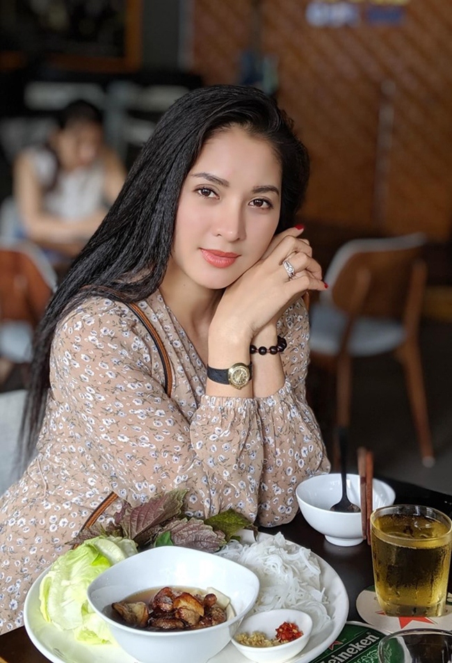 "Sexy Bomb"  Thai Nha Van age 34 is still beautiful and flawless - 4