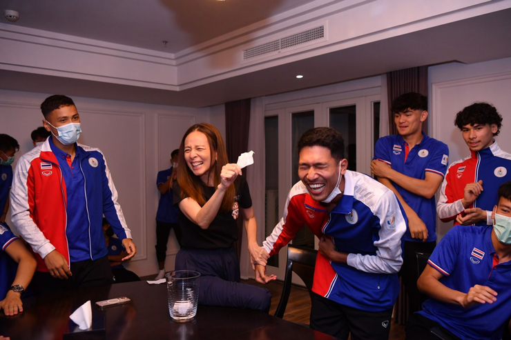 Madam Pang công bố U23 Thái Lan sẽ được 5 triệu baht tiền thưởng nếu vô địch SEA Games 31, chưa tính tiền phong bì mà bà thưởng nóng các cầu thủ sau mỗi trận thắng