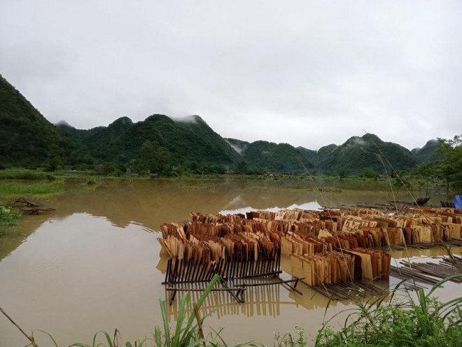 Mưa lớn kéo dài khiến nhiều khu vực tỉnh Lạng Sơn ngập sâu. Ảnh: BẮC NINH