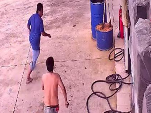 Pháp luật - Người đâm nhân viên cây xăng hỏi "ai đã đánh tao" trước khi gây án