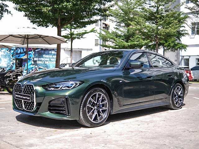 BMW 430i Gran Coupe chính hãng màu xanh độc có giá bán 3,2 tỷ đồng