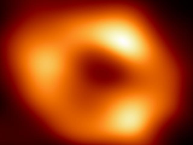 Thế giới - Hình ảnh vật thể nặng gấp 4 triệu lần Mặt trời ở trung tâm dải Ngân Hà