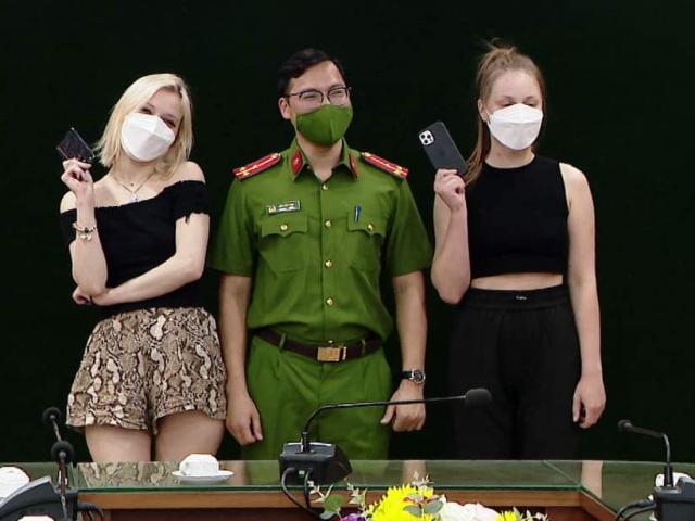 Tin tức trong ngày - Khởi tố tài xế taxi lấy điện thoại của 2 nữ du khách Nga