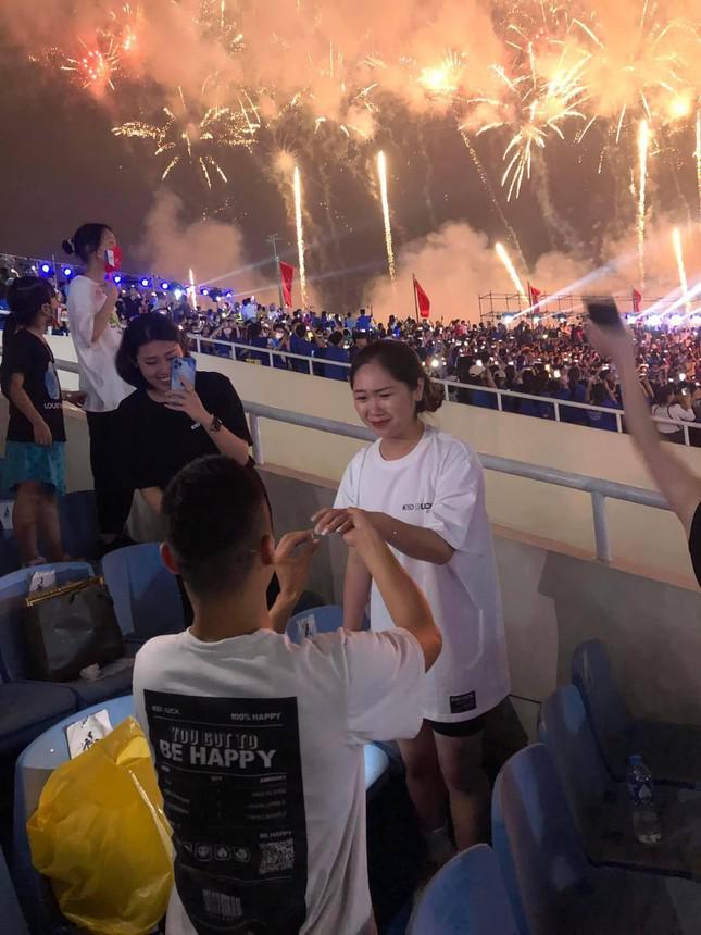 A one-of-a-kind marriage proposal in the opening ceremony of SEA Games 31 - 1