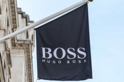 Thời trang - Hugo Boss thiết kế quần áo và phụ kiện cho thú cưng