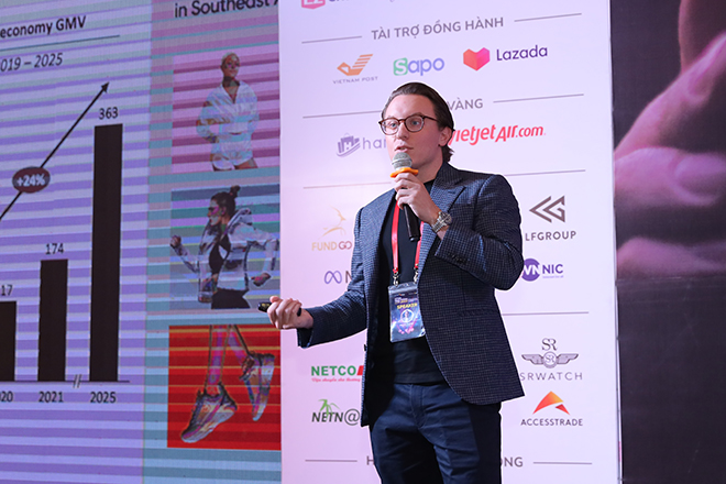 Ông Loic Gautier chia sẻ tại diễn đàn toàn cảnh thương mại điện tử Việt Nam 2022 (VOBF).