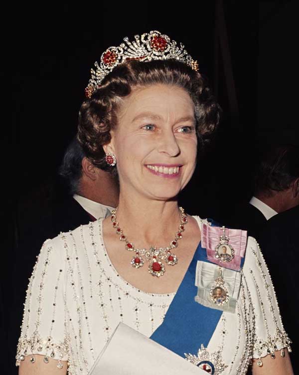 Be in awe of Queen Elizabeth II's lavish crown and jewelry collection - 2