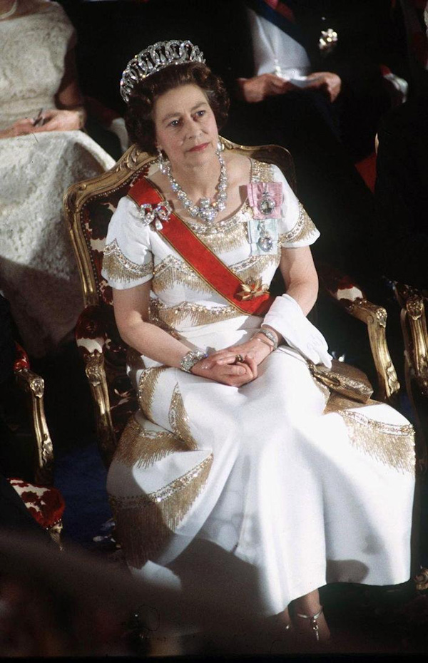 Be in awe of Queen Elizabeth II's lavish crown and jewelry collection - 3
