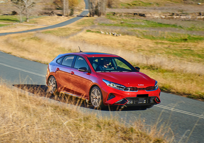 KIA K3/Cerato car price rolled in May 2022, increased by 5-10 million VND - 1