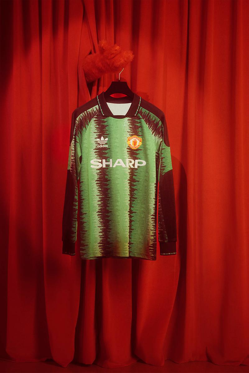 Nostalgic Manchester United in the new Adidas Originals collection - 10