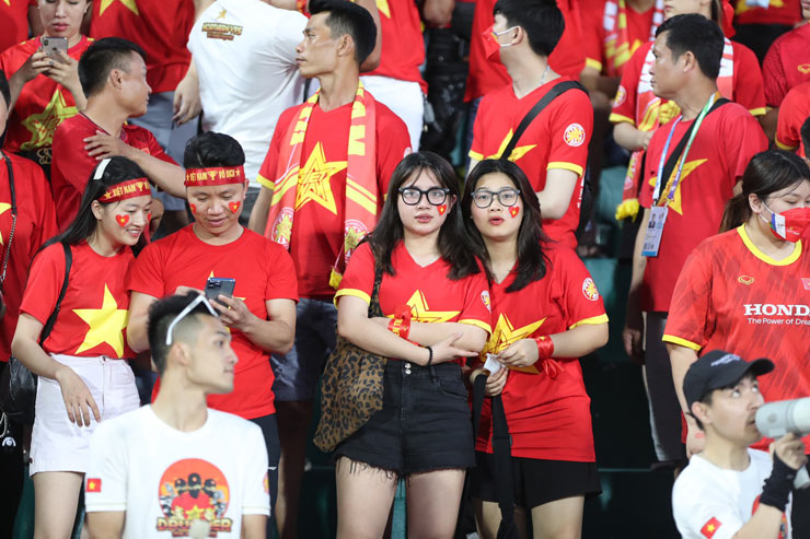 Nhiều CĐV đã có mặt từ sớm trên sân Việt Trì để cổ vũ U23 Việt Nam đấu U23 Myanmar ở lượt trận thứ tư bảng A môn bóng đá nam SEA Games 31 tối 13/5