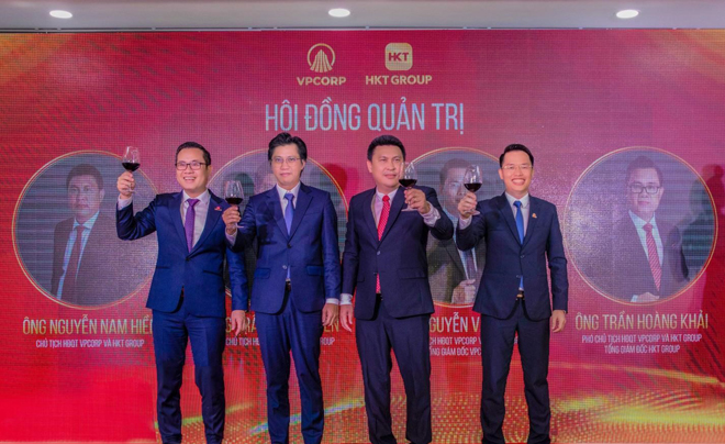 4 cổ đông đồng sáng lập ra mắt các vị khách quý