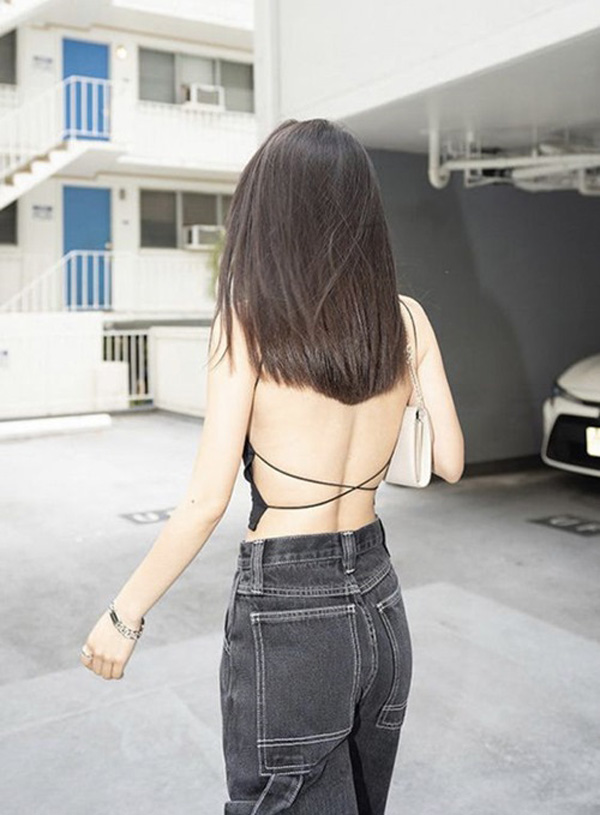 Crop-top shirt with open back is making women "fascinated"  in the summer - 2