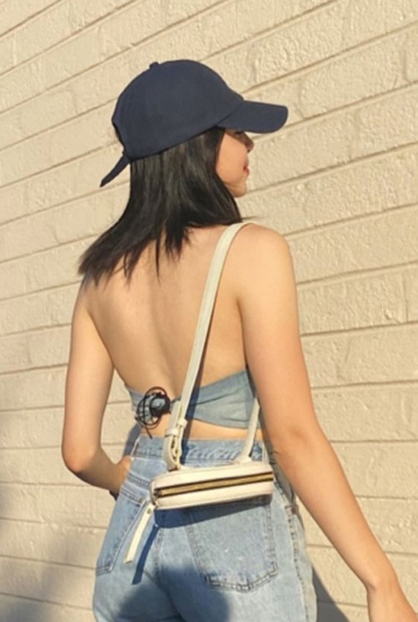 Crop-top shirt with open back is making women "fascinated"  in summer - 8