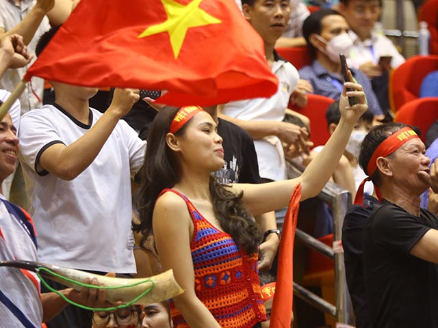 Thể thao - Nửa đêm lên võ đài săn HCV SEA Games, khán giả Bắc Ninh ở lại xem hết