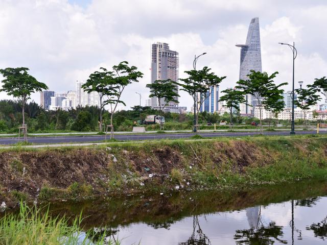 Tin tức trong ngày - 30 người "ra tay", khu đô thị Thủ Thiêm như được gột rửa