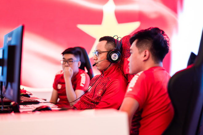 Các tuyển thủ FIFA Online 4 của Việt Nam ra trận trong ngày thi đấu đầu tiên.
