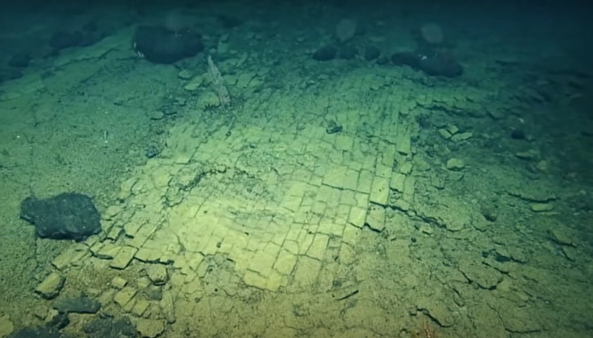 Con đường gạch vàng bí ẩn dưới đáy biển - Ảnh: OCEAN EXPLORATION TRUST