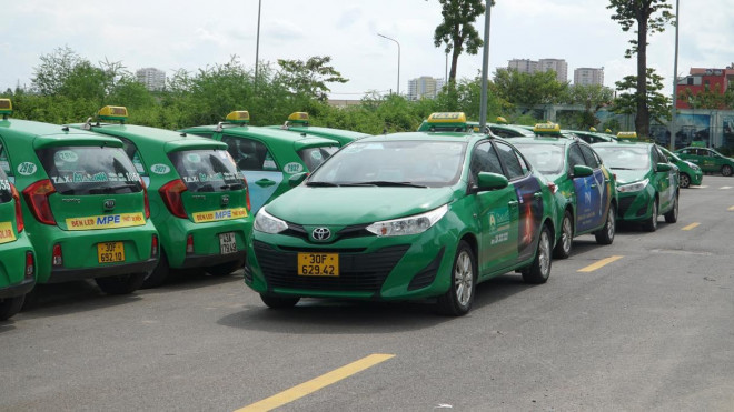Các hãng taxi lâm vào cảnh khốn đốn khi hàng loạt tài xế bỏ nghề vì chi phí tăng cao, thu nhập giảm