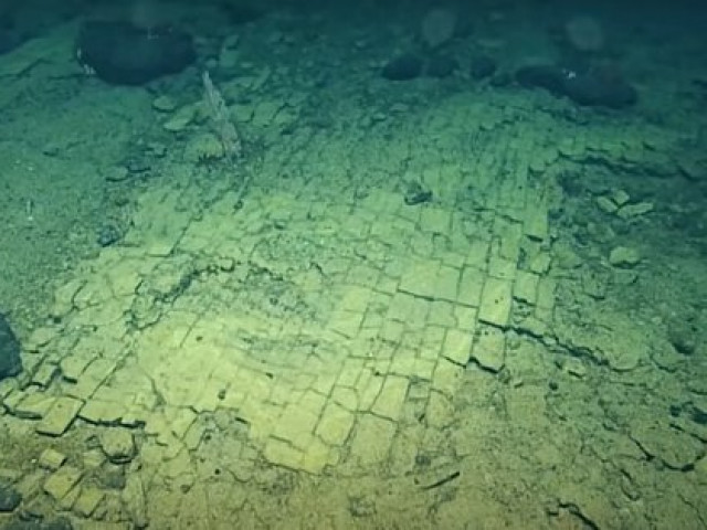 Du lịch - Lối vào "lục địa thứ 7": Con đường gạch vàng dưới biển sâu ngàn mét?