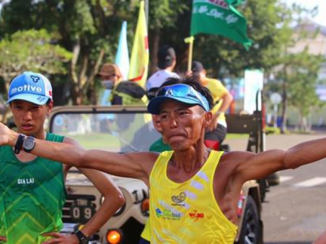 Thể thao - Người 'không phổi' Nguyễn Văn Long cán đích Cà Mau sau hành trình chạy bộ 2.846 km