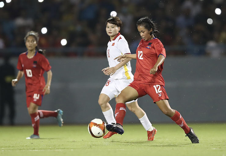 Nguyen Thi Van scored a double goal, the Vietnamese women's team won jubilantly 7-0 - 1