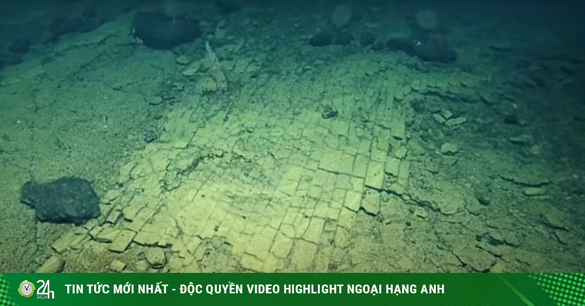 The golden brick road under the sea thousands of meters deep?-Travel