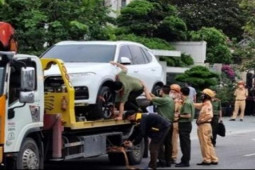 Tin tức trong ngày - Công an tạm giữ nhiều ô tô xịn khi bắt nguyên Chủ tịch UBND TP Hạ Long