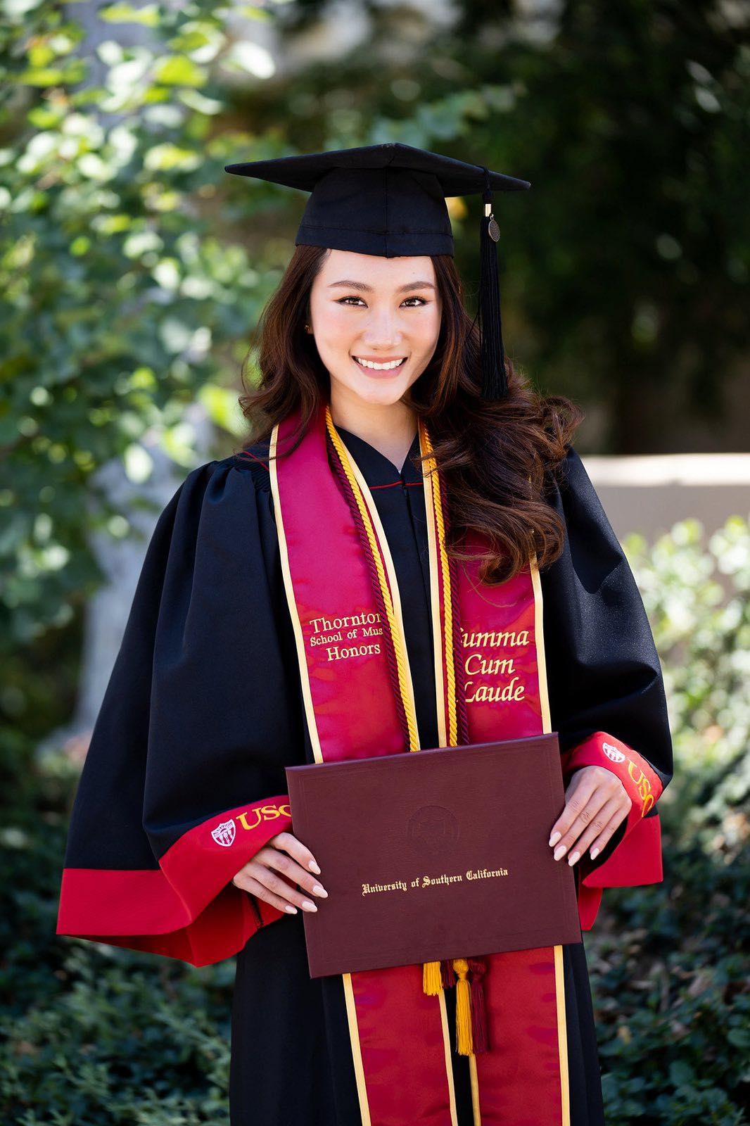 Hoàng Mỹ An nhận bằng tốt nghiệp của Đại học Nam California (USC,Mỹ)