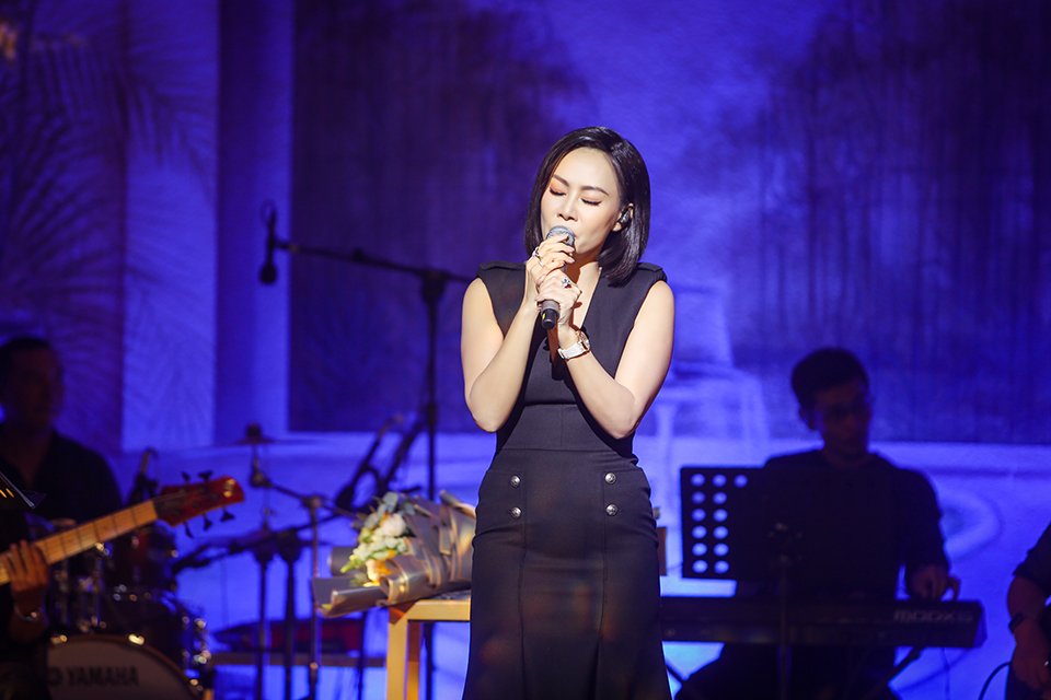 Thu Minh tái xuất showbiz sau 2 năm tận hưởng cuộc sống và chăm lo gia đình - 4