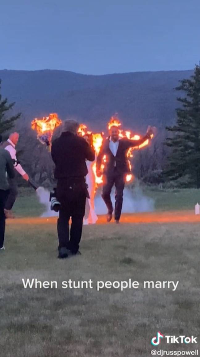 Clip: Cô dâu cùng chú rể bốc cháy trong đám cưới “gây bão” - 3