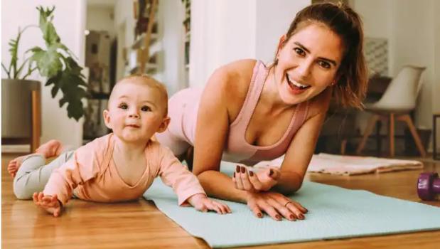 Các tư thế yoga giúp 'mẹ bỉm' giảm cân - 1