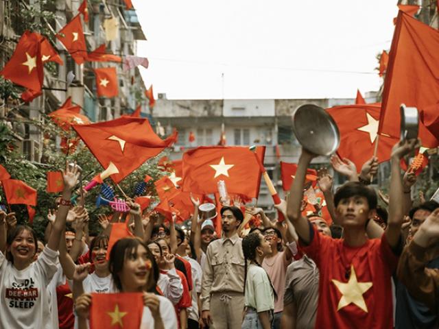 Giải trí - Không còn “đưa nhau đi trốn", Đen cùng dàn nghệ sĩ và cầu thủ đình đám “rủ nhau đi bão"