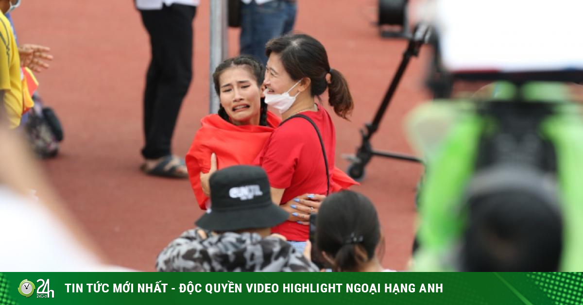 Khuat Phuong Anh hugged her mother and cried, almost missed the SEA Games gold medal because of injury