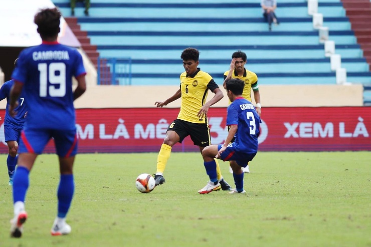 U23 Campuchia (áo xanh) 2 lần chọc thủng lưới U23 Malaysia