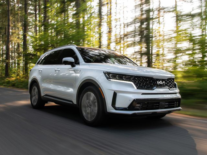 The price of KIA Sorento car rolled in May 2022, increased by 10-20 million VND depending on the version - 14