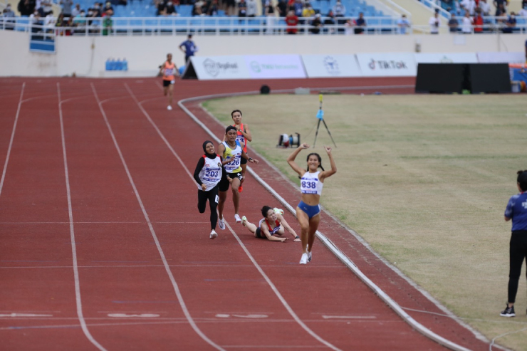 Điều an ủi cho Đinh Bích, VĐV giành HCV là đồng đội Khuất Phương Anh (838)