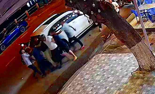 Khởi tố lái xe Mercedes tông chết người ở Phan Thiết tội giết người - 3