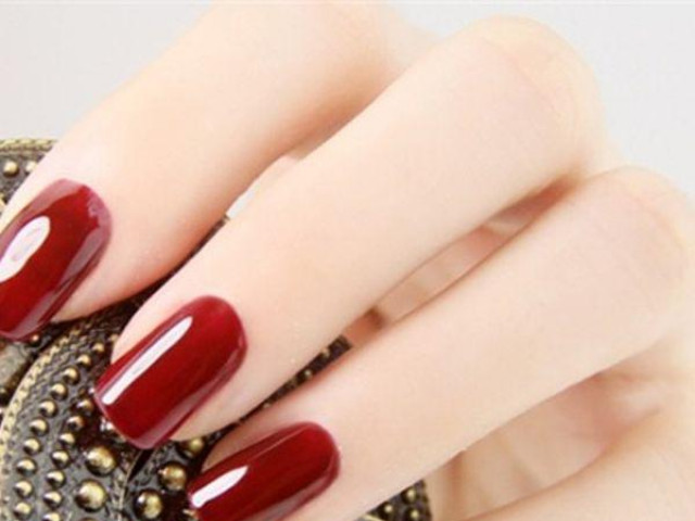 Làm đẹp - 8 bí quyết giúp sơn móng tay bền màu, không bị bong tróc