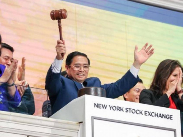 Thế giới - Thủ tướng gõ búa kết thúc phiên giao dịch tại Sàn chứng khoán New York