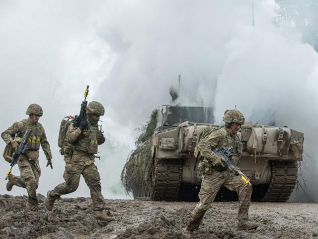 Thế giới - 15.000 binh sĩ NATO tập trận gần biên giới Nga