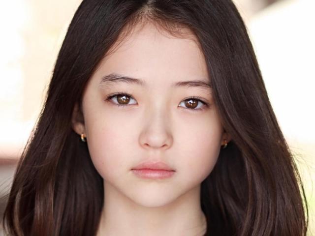 Làm đẹp - "Bé gái lai xinh nhất thế giới" dậy thì thành công, được dân mạng hết lời khen