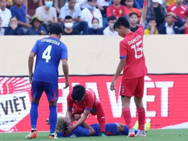 Sức khỏe đời sống - Có nên kéo lưỡi để ngăn nuốt lưỡi khi va chạm trong bóng đá?