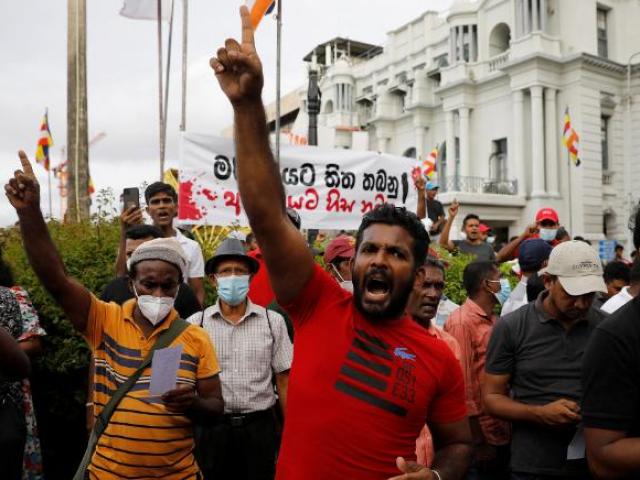 Thế giới - Quốc gia chỉ còn đủ xăng dùng trong đúng một ngày