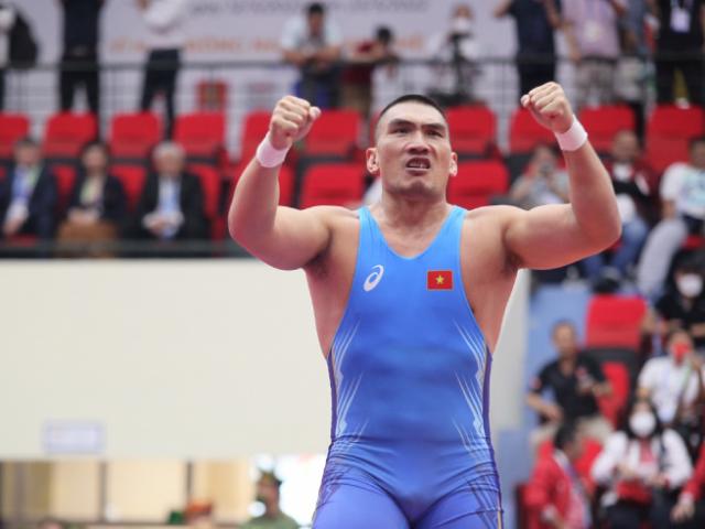 Thể thao - "Khổng lồ" 130kg Việt Nam ăn mừng HCV kiểu Ronaldo: Thắng nhanh về đóng phim