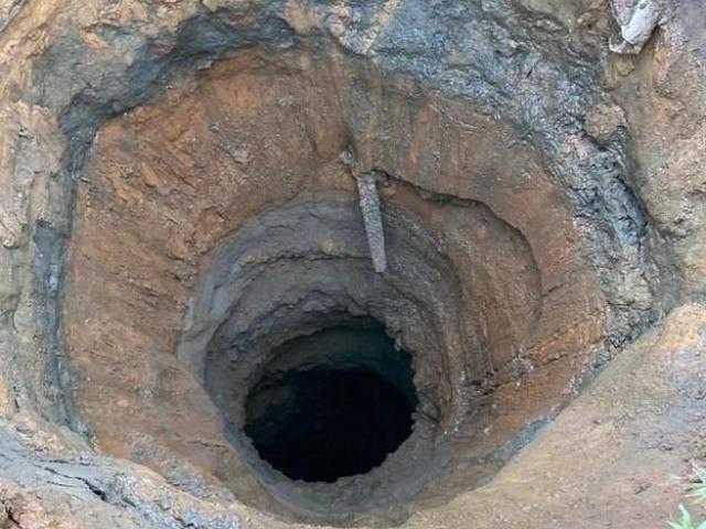 Tin tức trong ngày - Tin tức 24h qua: Hố tử thần sâu hun hút xuất hiện sau tiếng động lớn ở Nghệ An