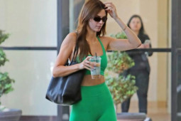 Đồ tập tôn dáng tuyệt đối của Kendall Jenner