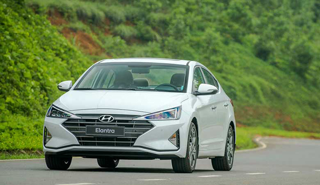 Price of Hyundai Elantra car rolling in May 2022, 50% off registration fee - 1