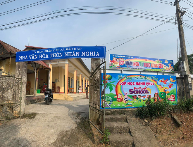 Lớp trẻ mầm non tư thục Bông Sen có địa chỉ tại nhà văn hoá thôn Nhân Nghĩa, xã Báo Đáp.